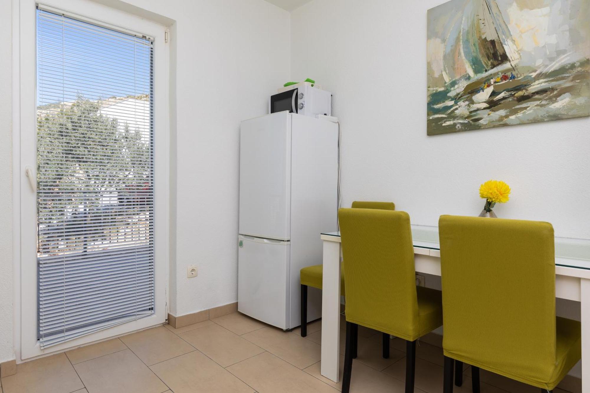 Apartments With A Parking Space Dugi Rat, Omis - 19516 Bilik gambar