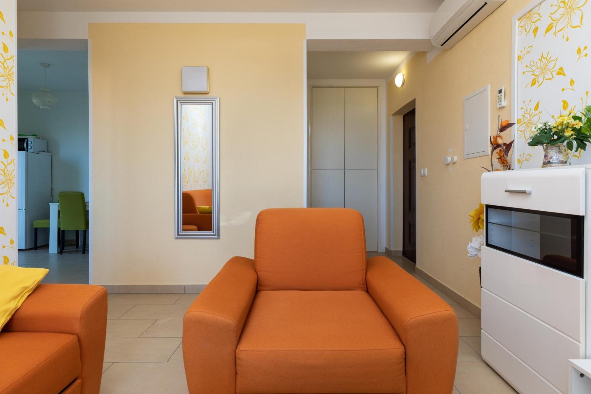 Apartments With A Parking Space Dugi Rat, Omis - 19516 Bilik gambar